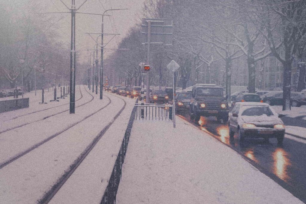 verkeer binnnestad sneeuw